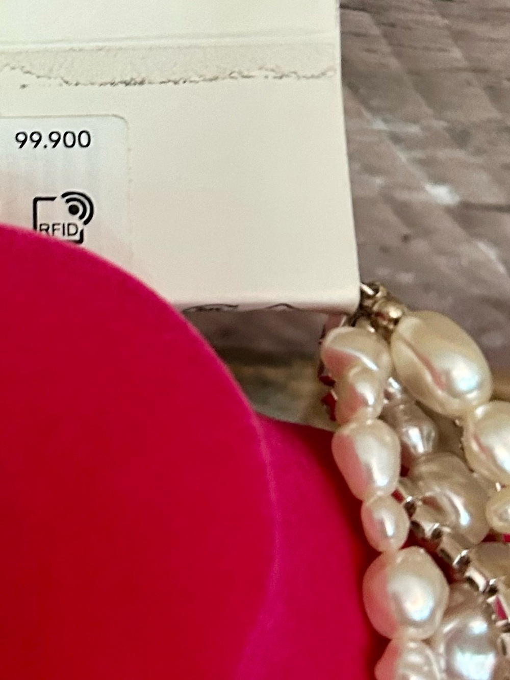 ☀️NWT- Statement Necklace with Faux Pearls & Rhinestone Tassles - Picture 4 of 6